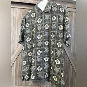 Tommy Bahama shirt, size Small Petite
